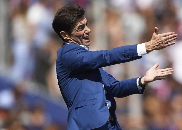 官方游戏-金州勇士训练开放日，今晨豪取连胜引欢呼，中超在即，赛程密集仍需轮换(金州勇士新球馆)